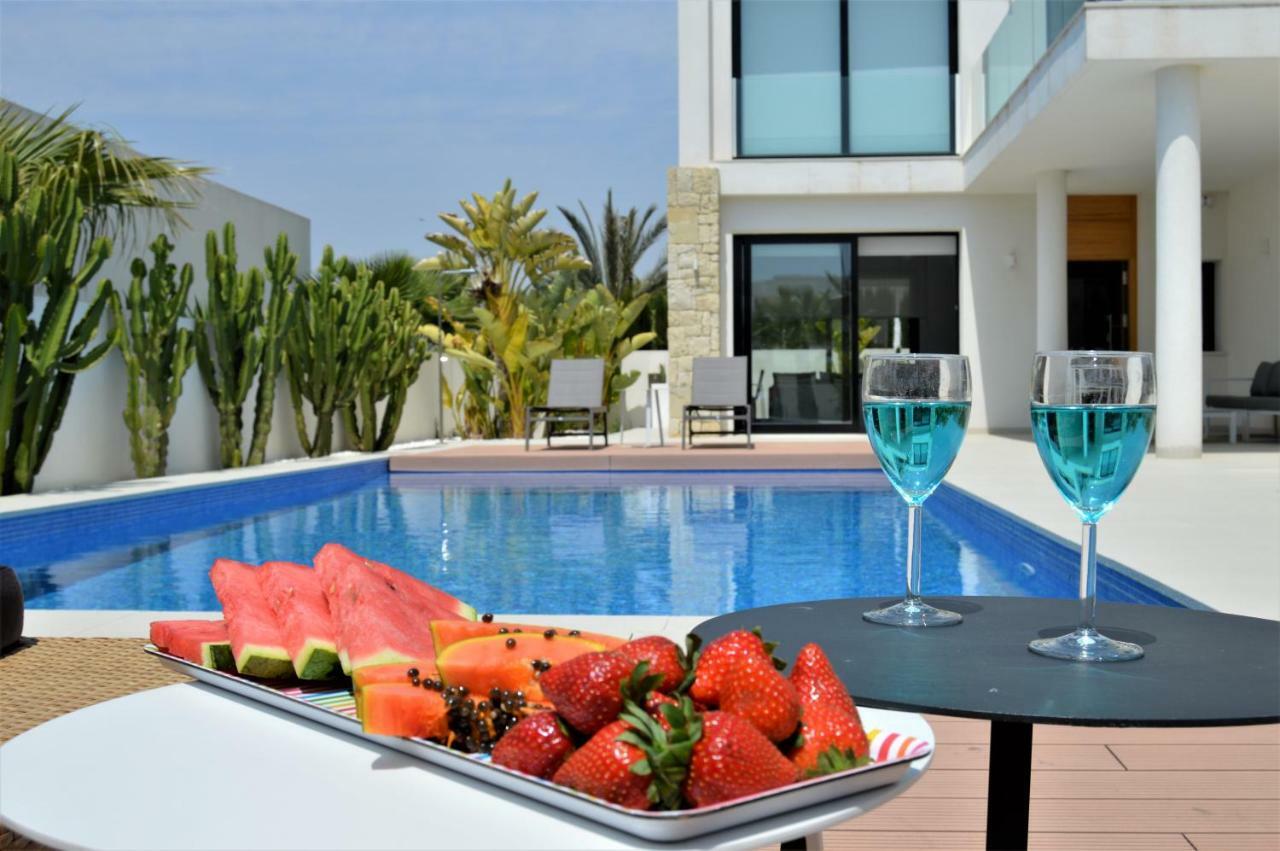 Villa With Private Pool Llobregales Buitenkant foto
